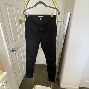 Top shop Joni Jeans W32 L30. Fits like size 6 US. Like New condition.